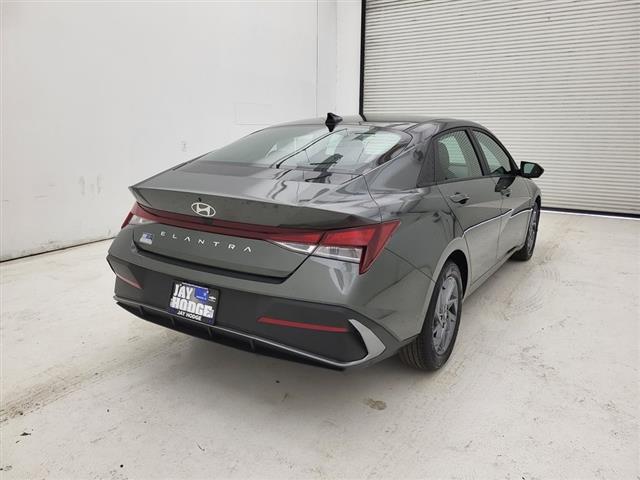 2024 Hyundai Elantra