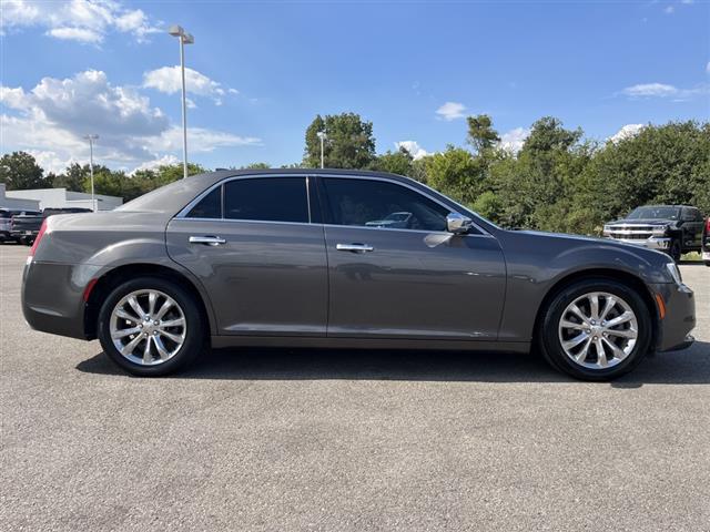 2019 Chrysler 300