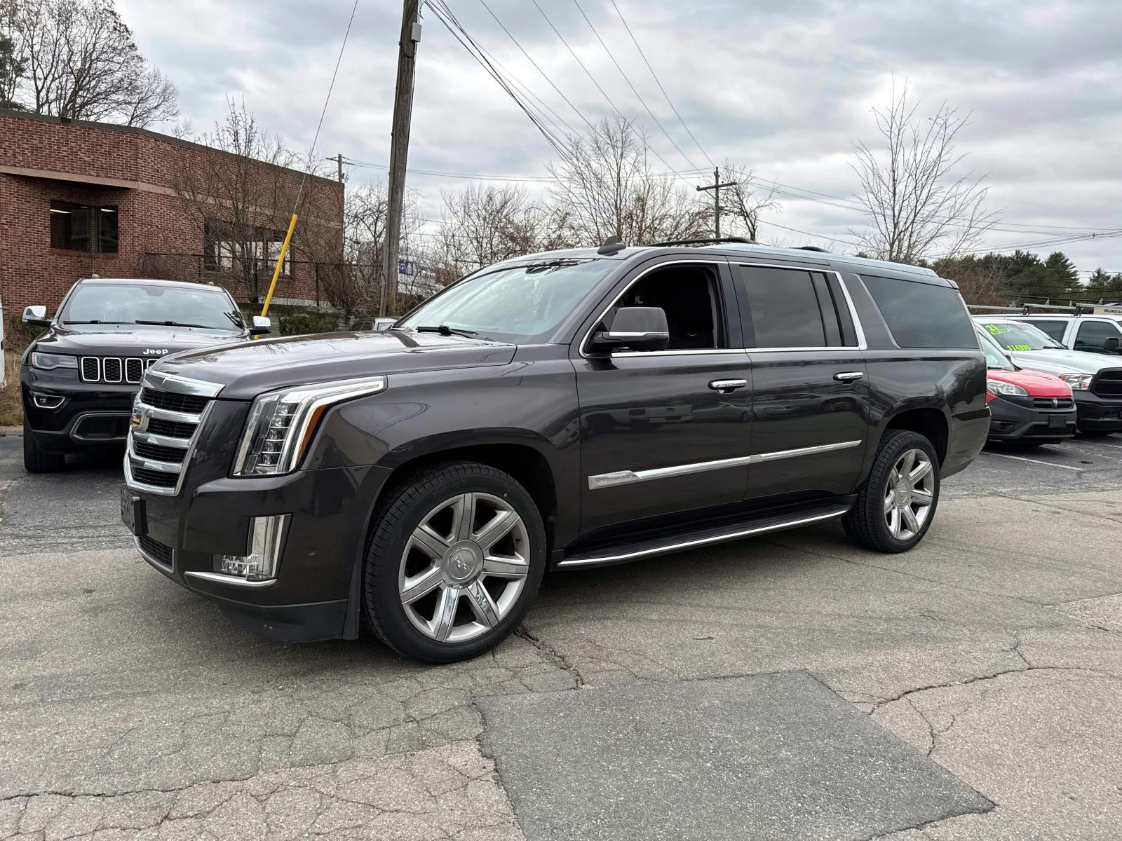 2017 Cadillac Escalade ESV Luxury's photo
