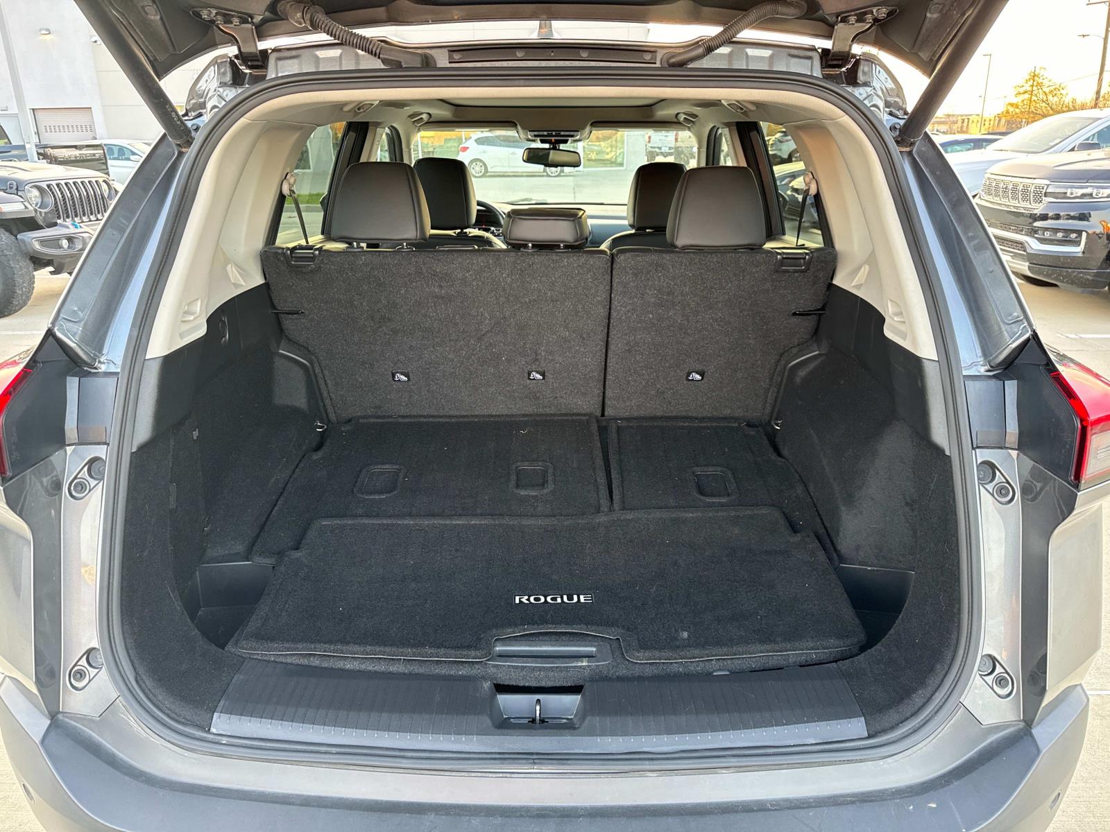 2023 Nissan Rogue AWD SL photo