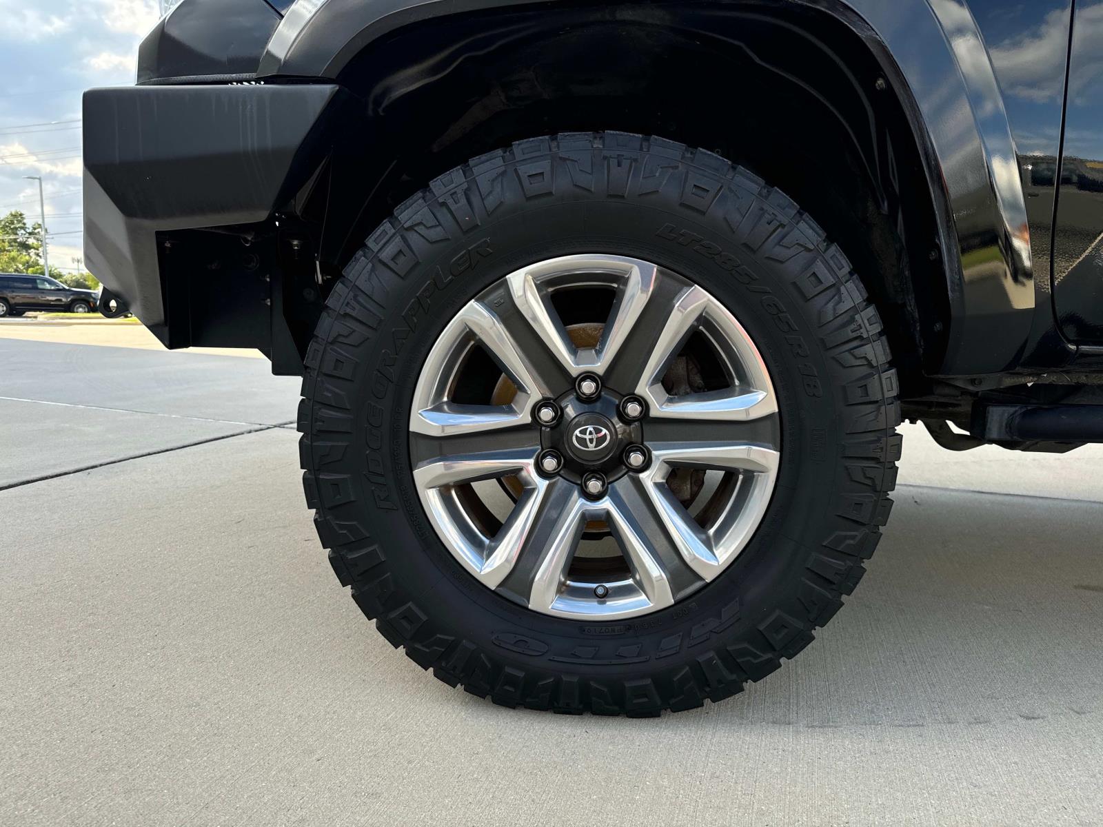 2017 Toyota Tacoma Limited Double Cab 5' Bed V6 4 photo