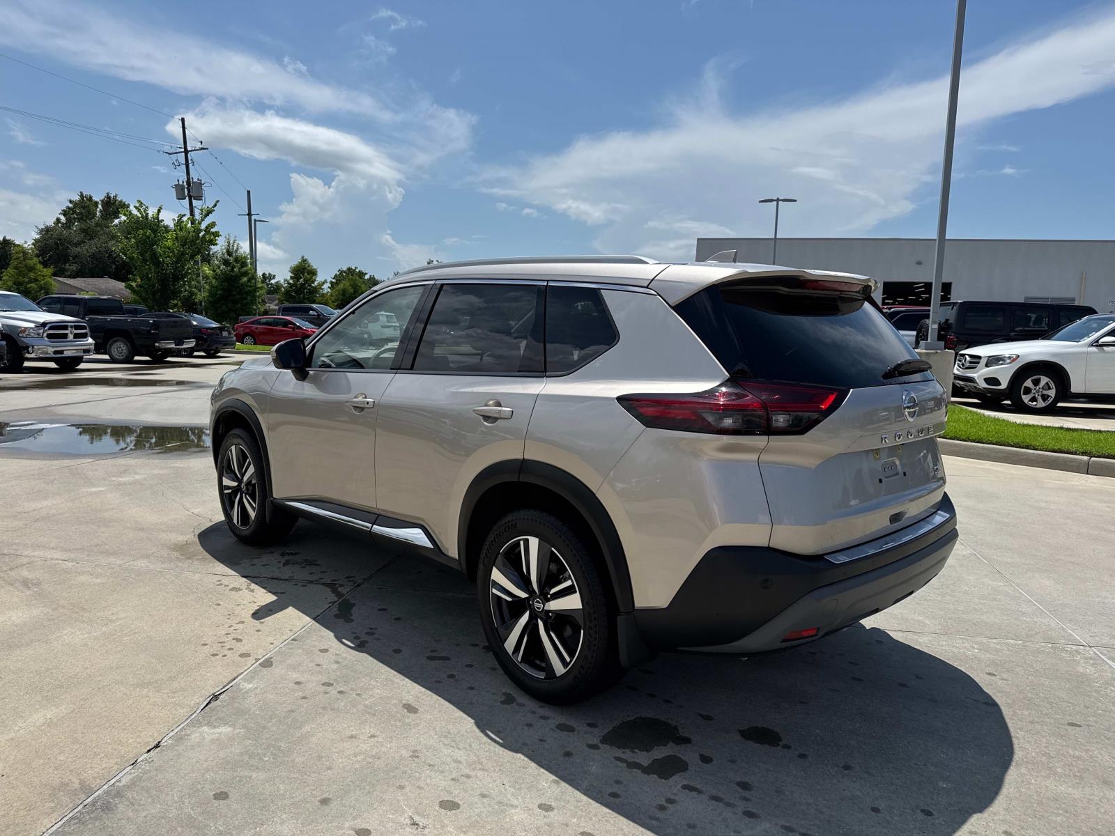 2021 Nissan Rogue FWD SL photo