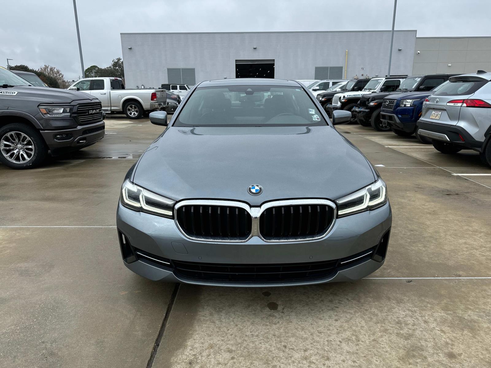 2022 BMW 5-Series 530i Sedan photo