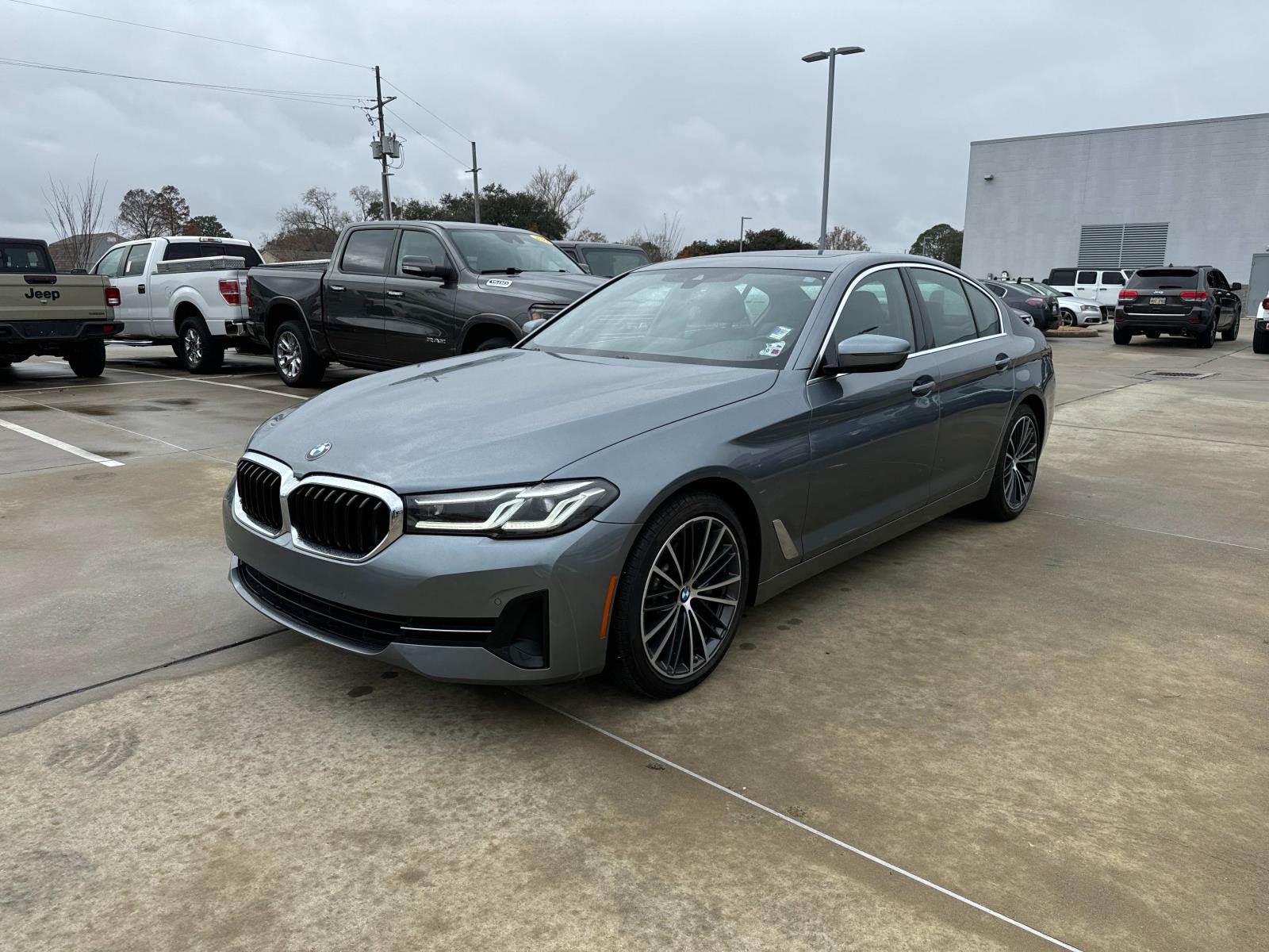 2022 BMW 5-Series 530i Sedan photo