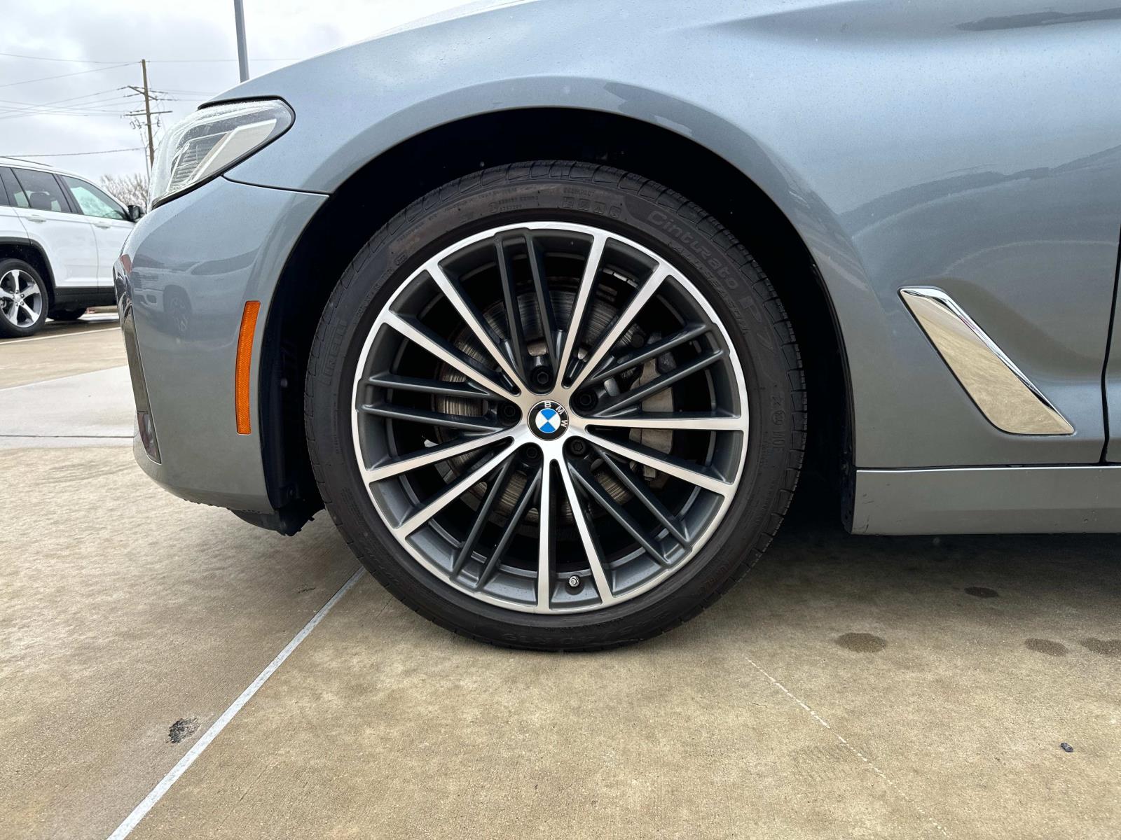 2022 BMW 5-Series 530i Sedan photo
