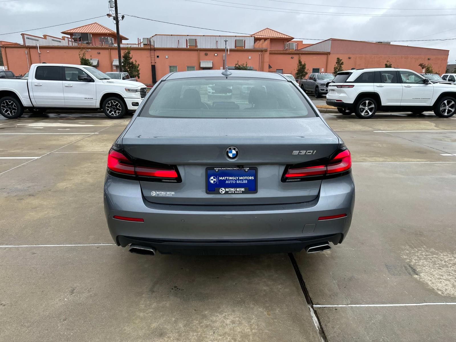 2022 BMW 5-Series 530i Sedan photo