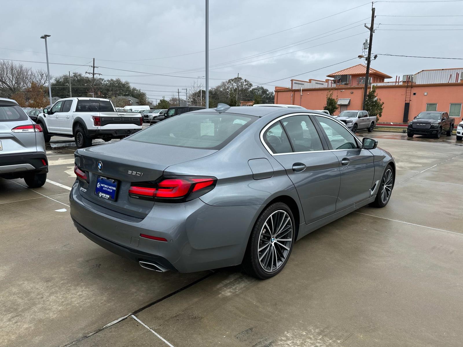 2022 BMW 5-Series 530i Sedan photo