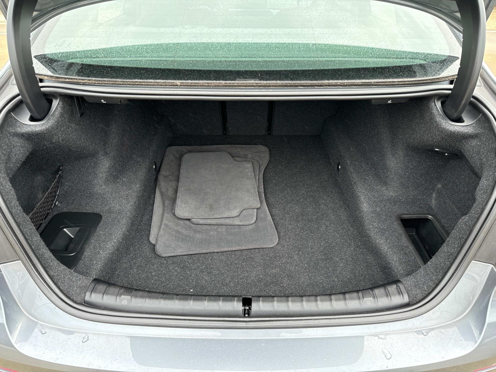 2022 BMW 5-Series 530i Sedan photo