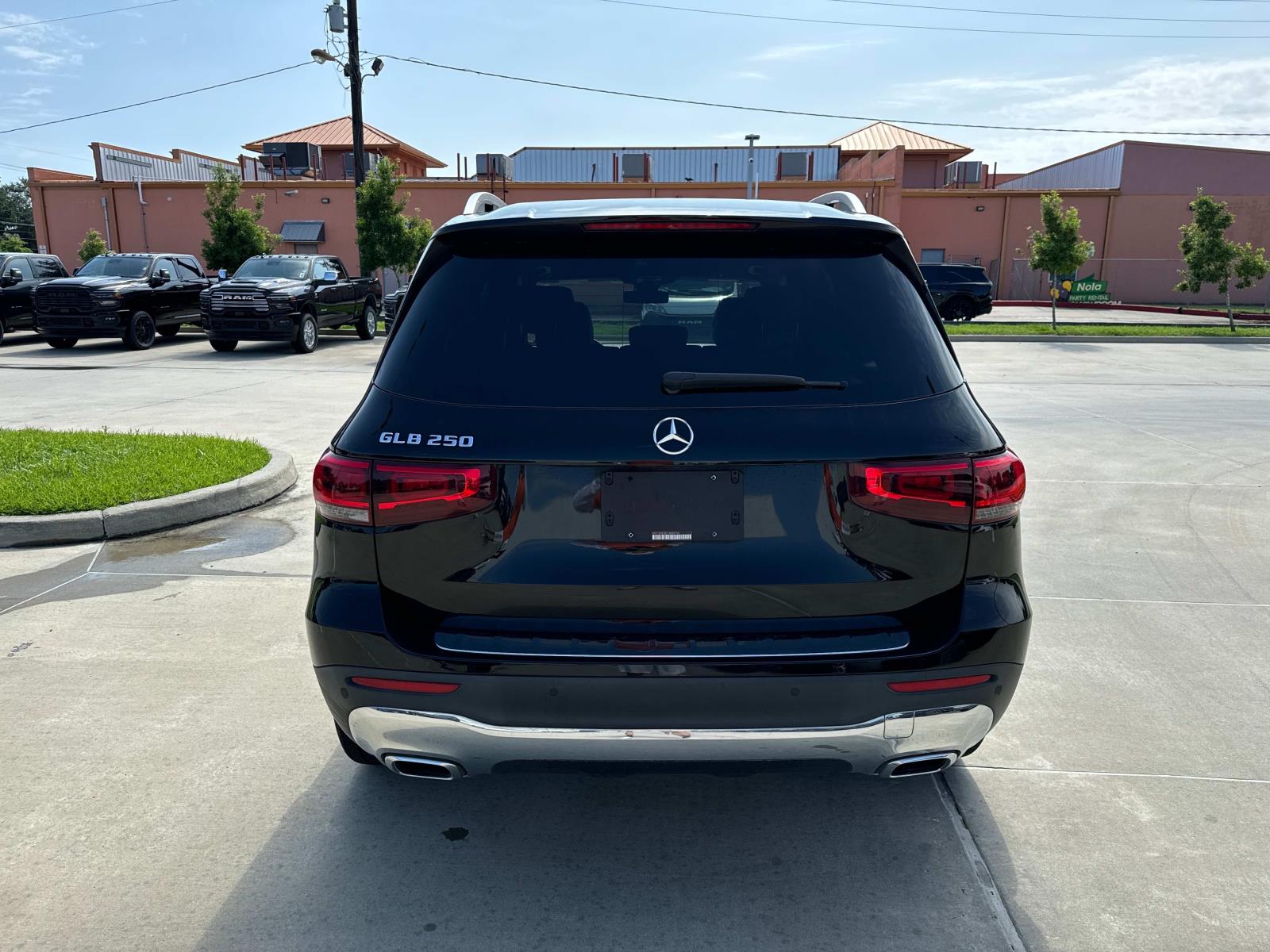 2020 Mercedes-Benz GLB GLB 250 SUV photo