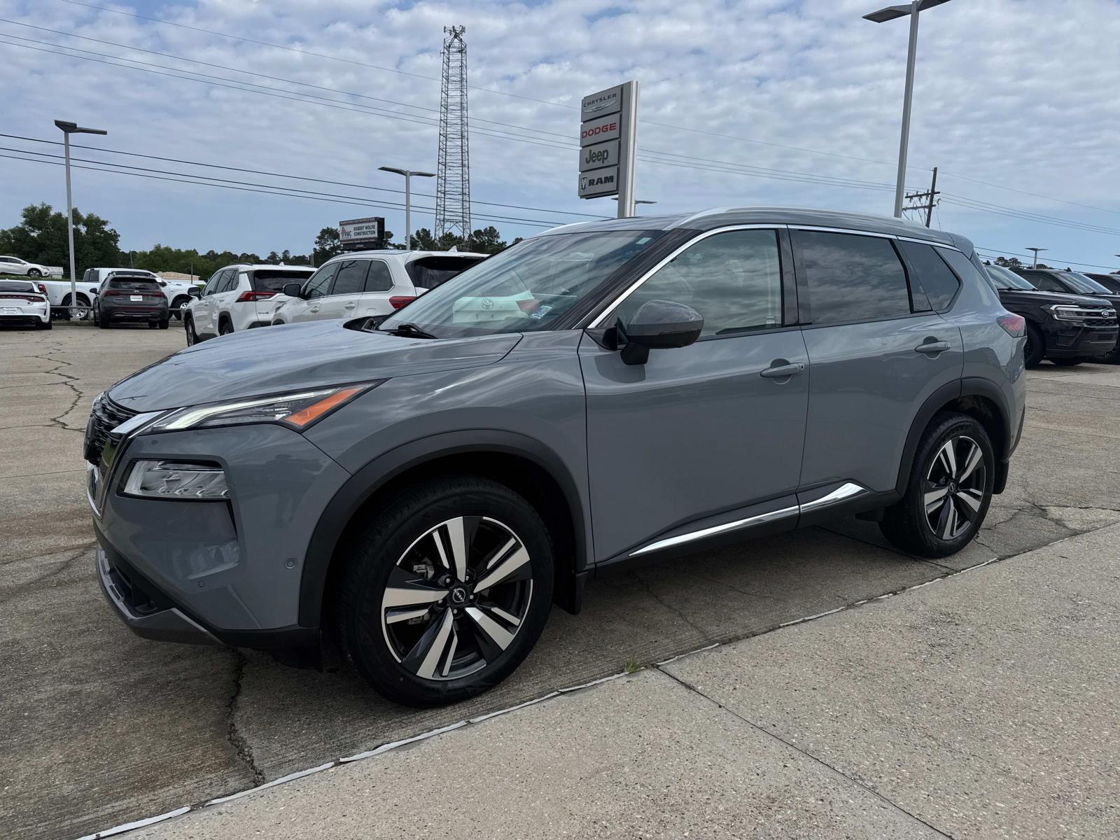 2022 Nissan Rogue FWD SL photo