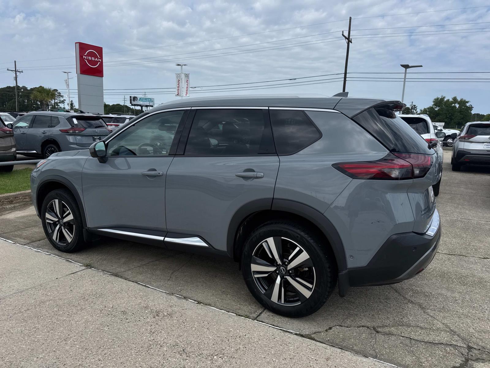 2022 Nissan Rogue FWD SL photo