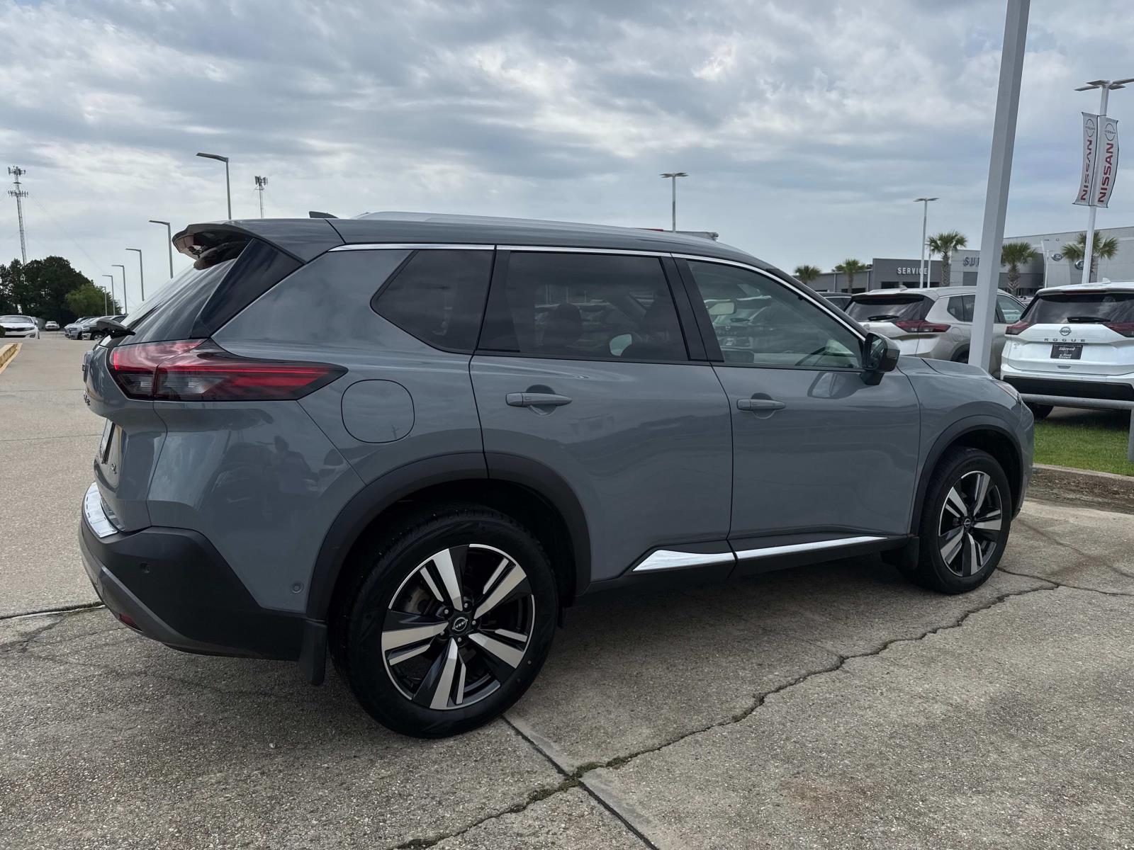 2022 Nissan Rogue FWD SL photo