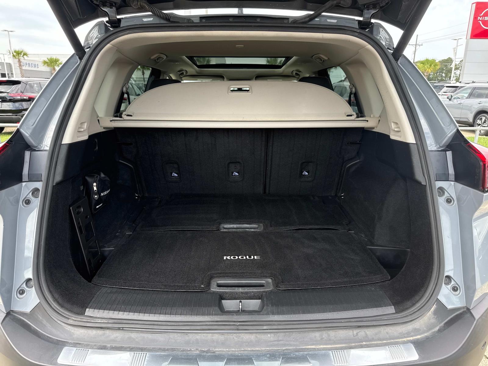 2022 Nissan Rogue FWD SL photo