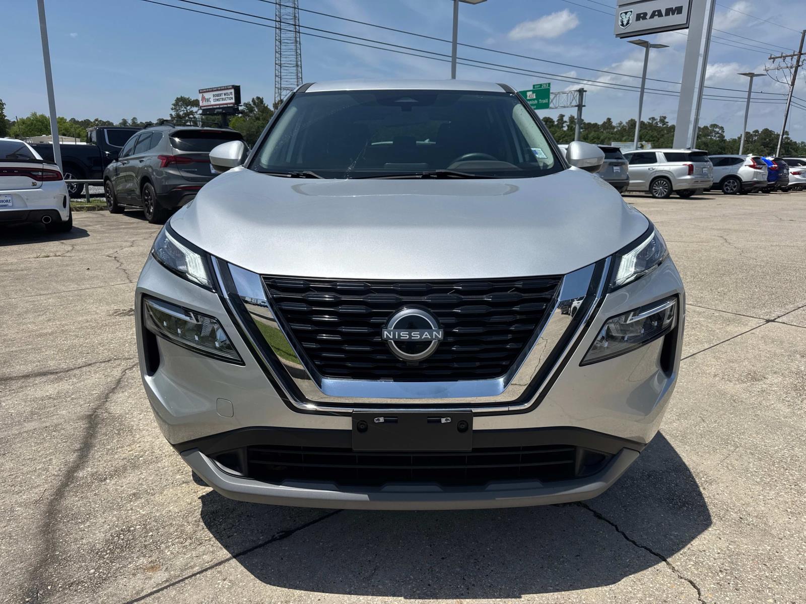 2023 Nissan Rogue FWD SV photo