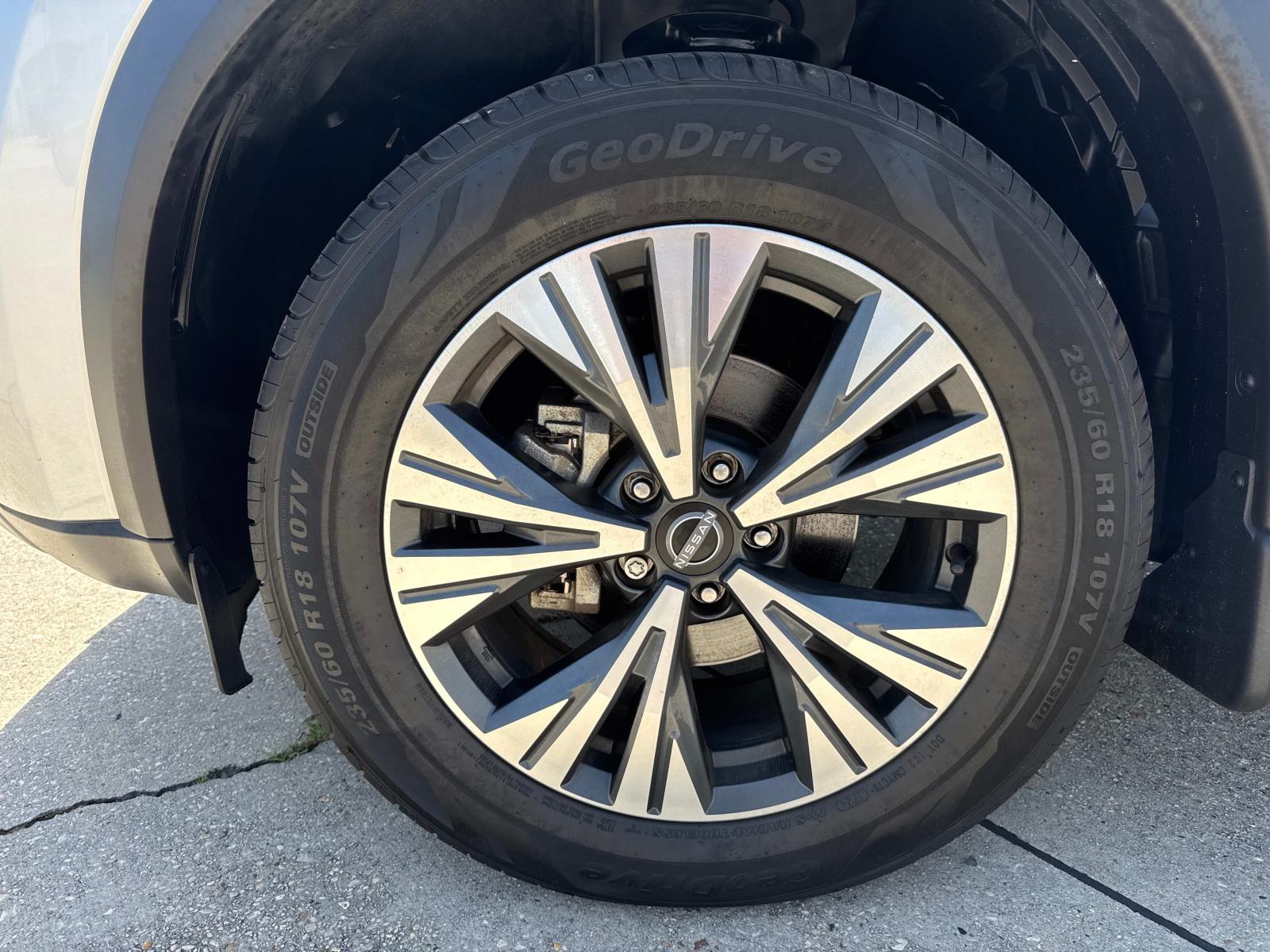 2023 Nissan Rogue FWD SV photo