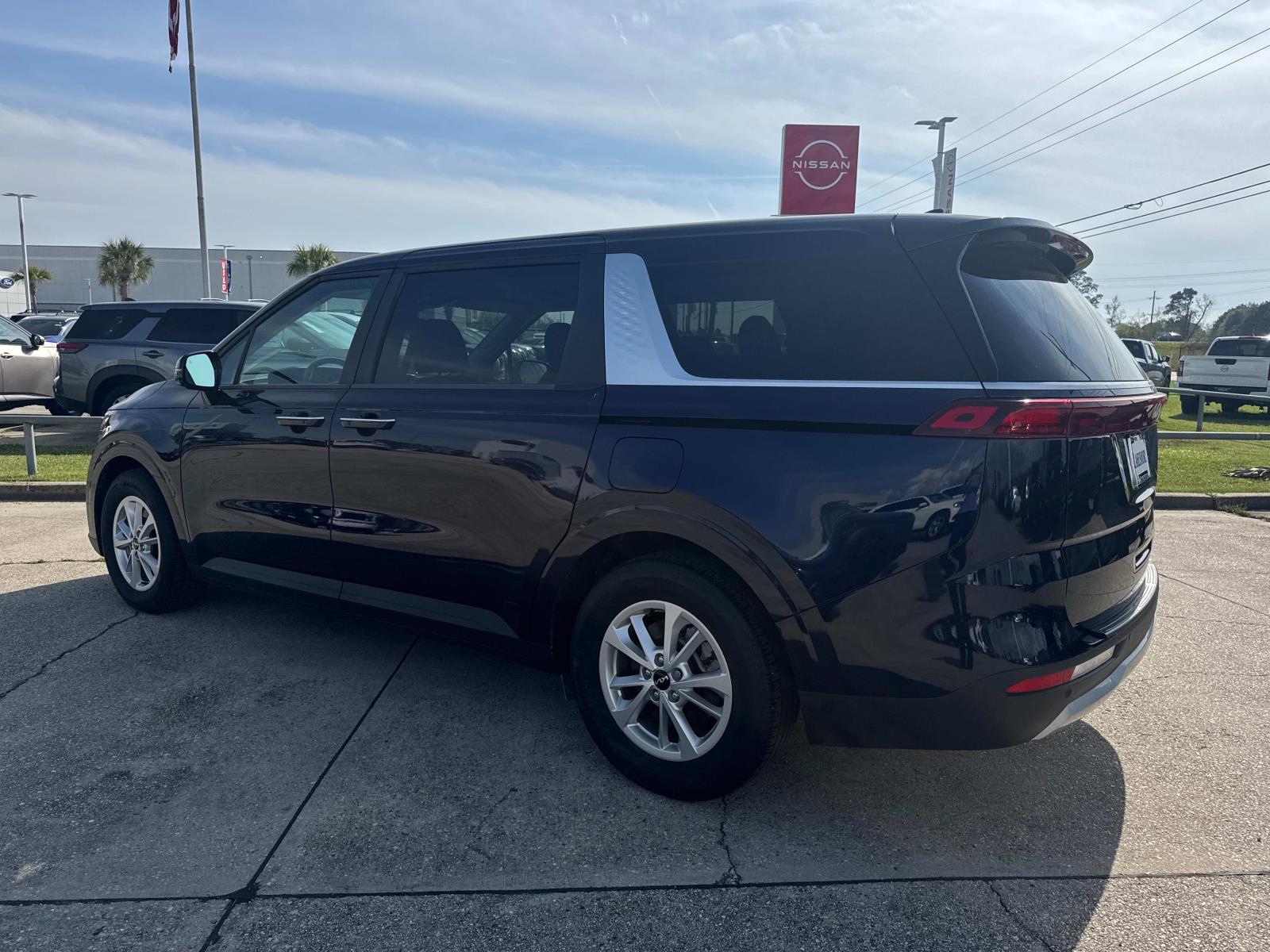 2024 Kia CARNIVAL LX FWD w/Seat Pkg photo
