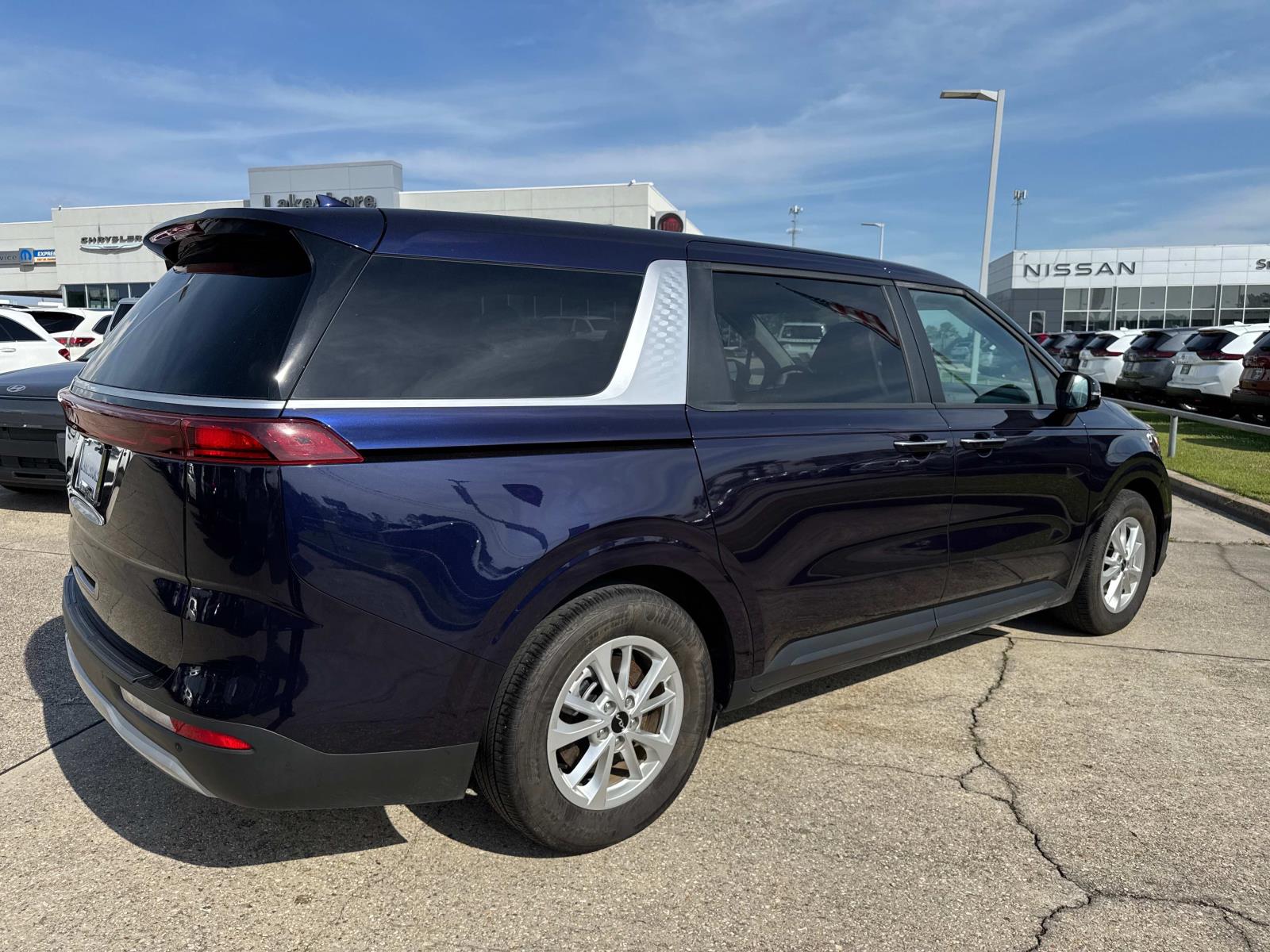 2024 Kia CARNIVAL LX FWD w/Seat Pkg photo