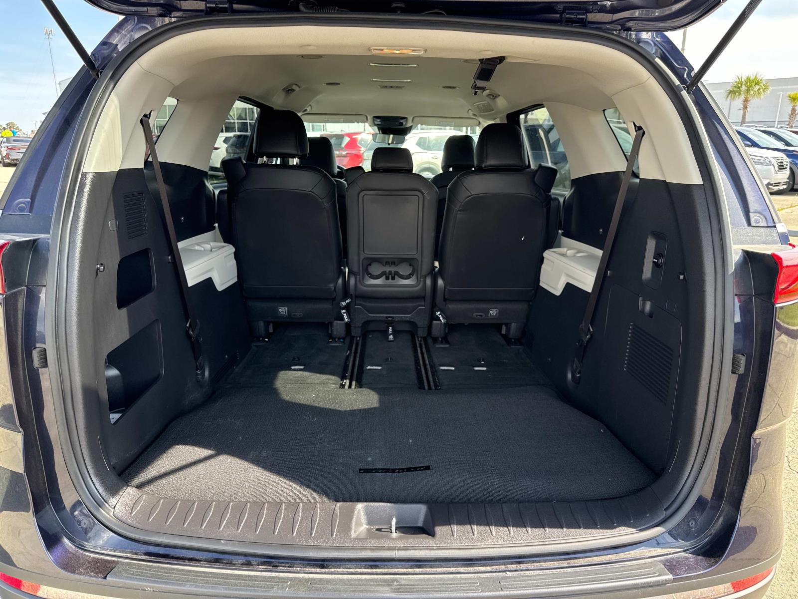 2024 Kia CARNIVAL LX FWD w/Seat Pkg photo