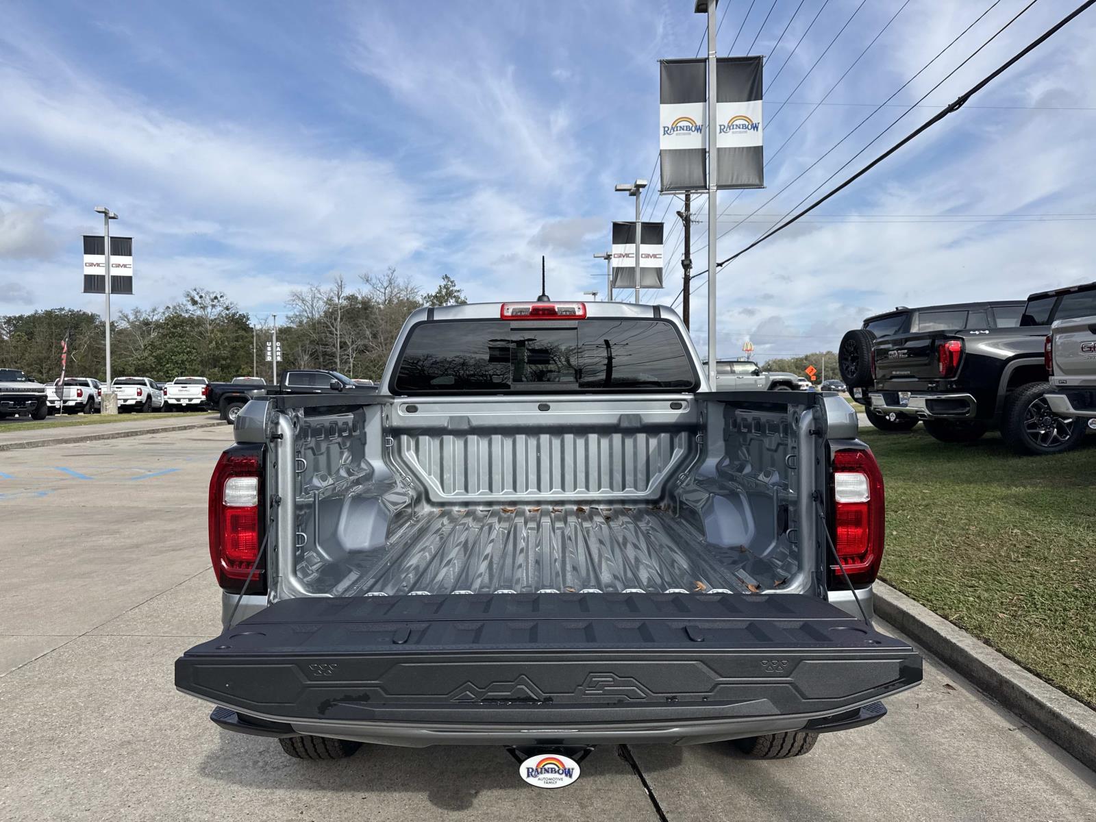 View vehicle photo 7