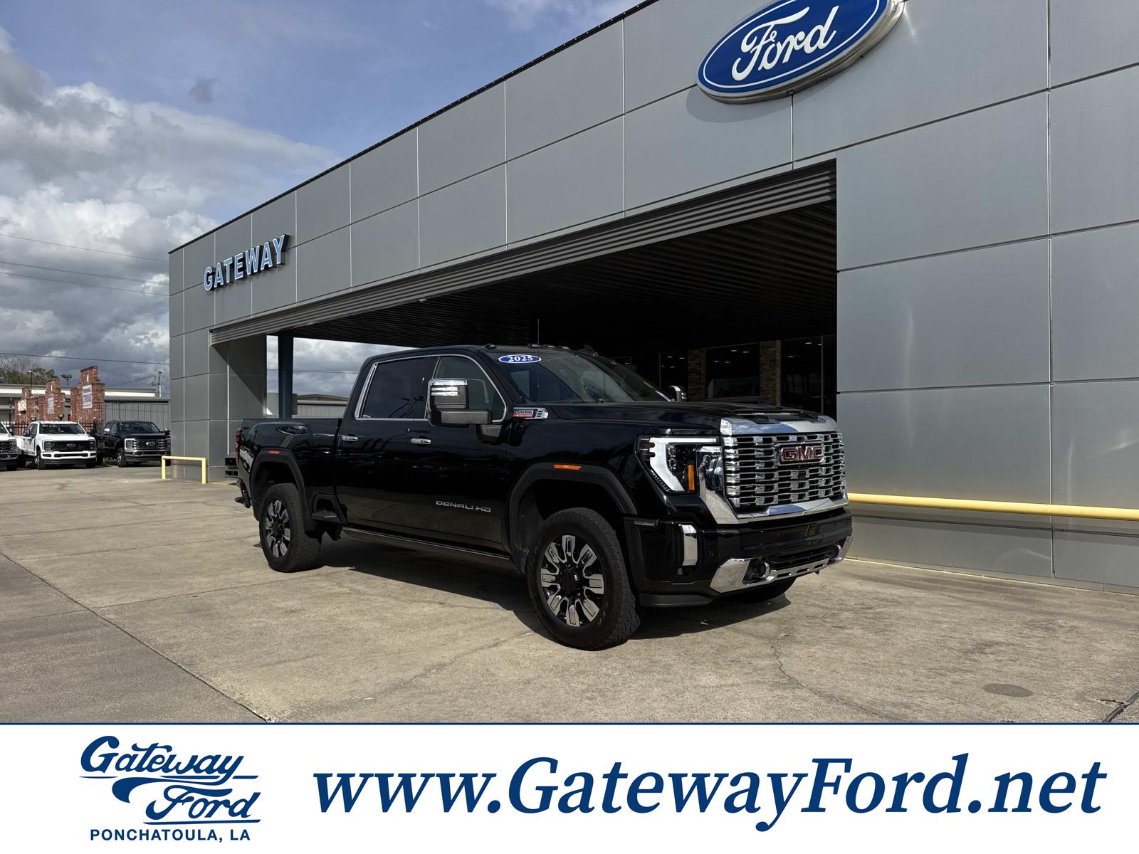 2025 GMC Sierra 2500HD Denali Crew Cab 4WD