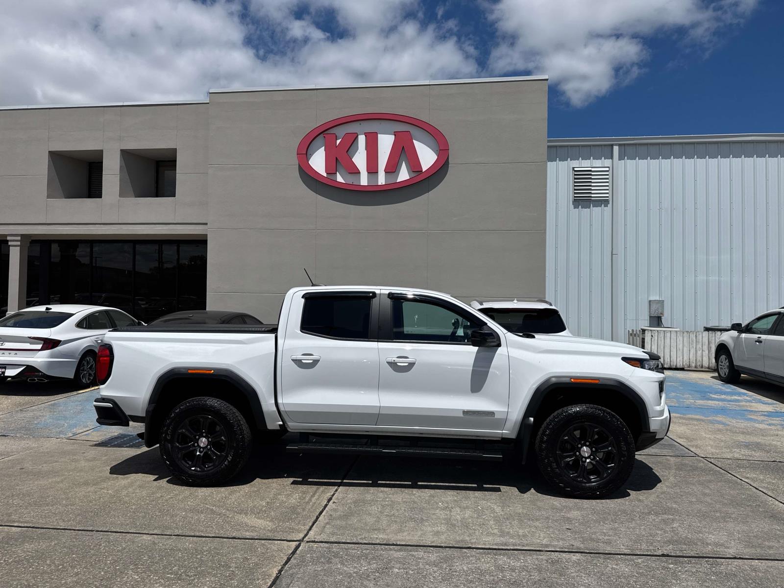 2023 GMC Canyon 2WD Crew Cab Elevation photo