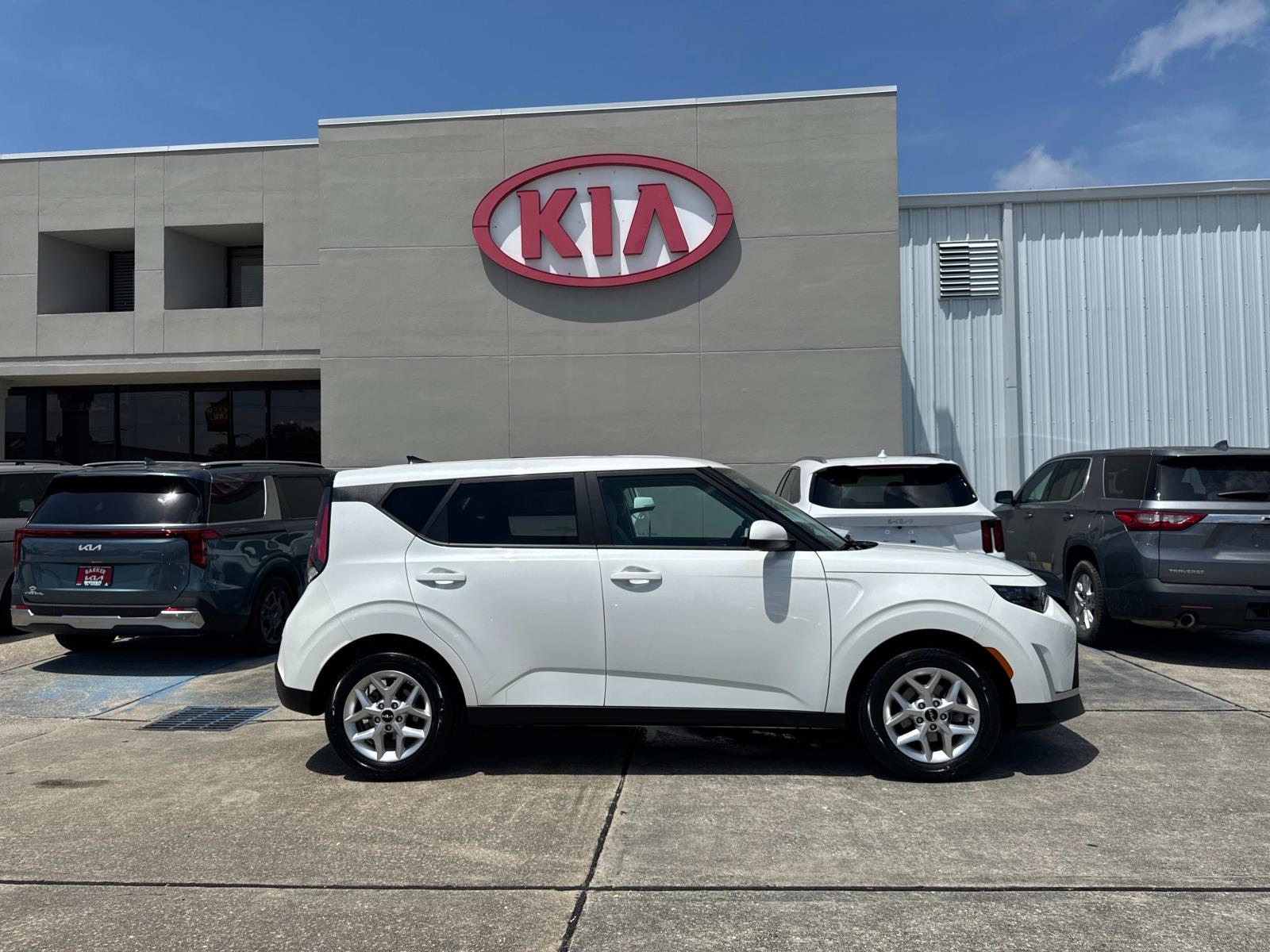 The 2024 Kia Soul LX IVT photos
