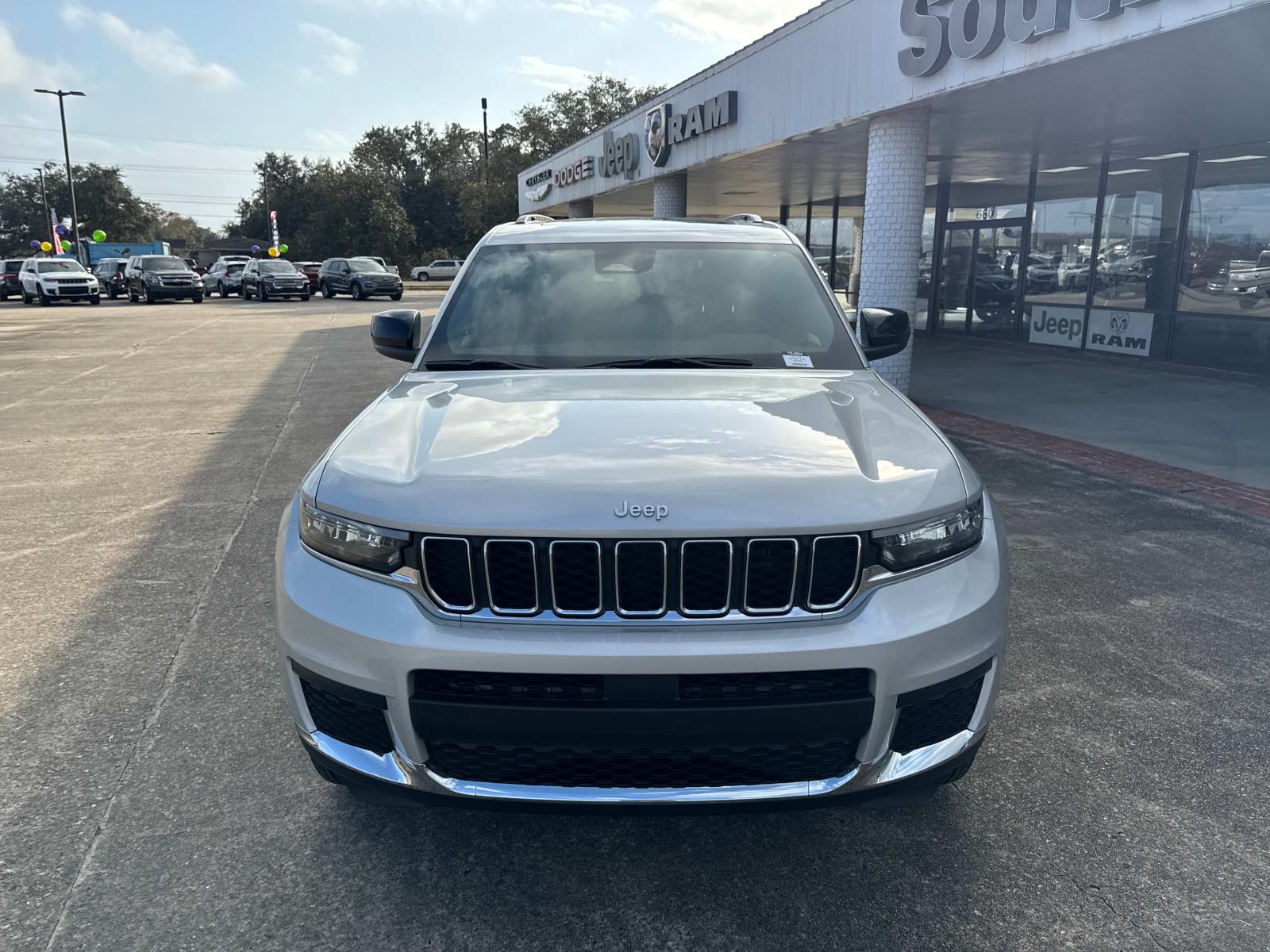 2025 Jeep Grand Cherokee L Laredo X 4x2 photo