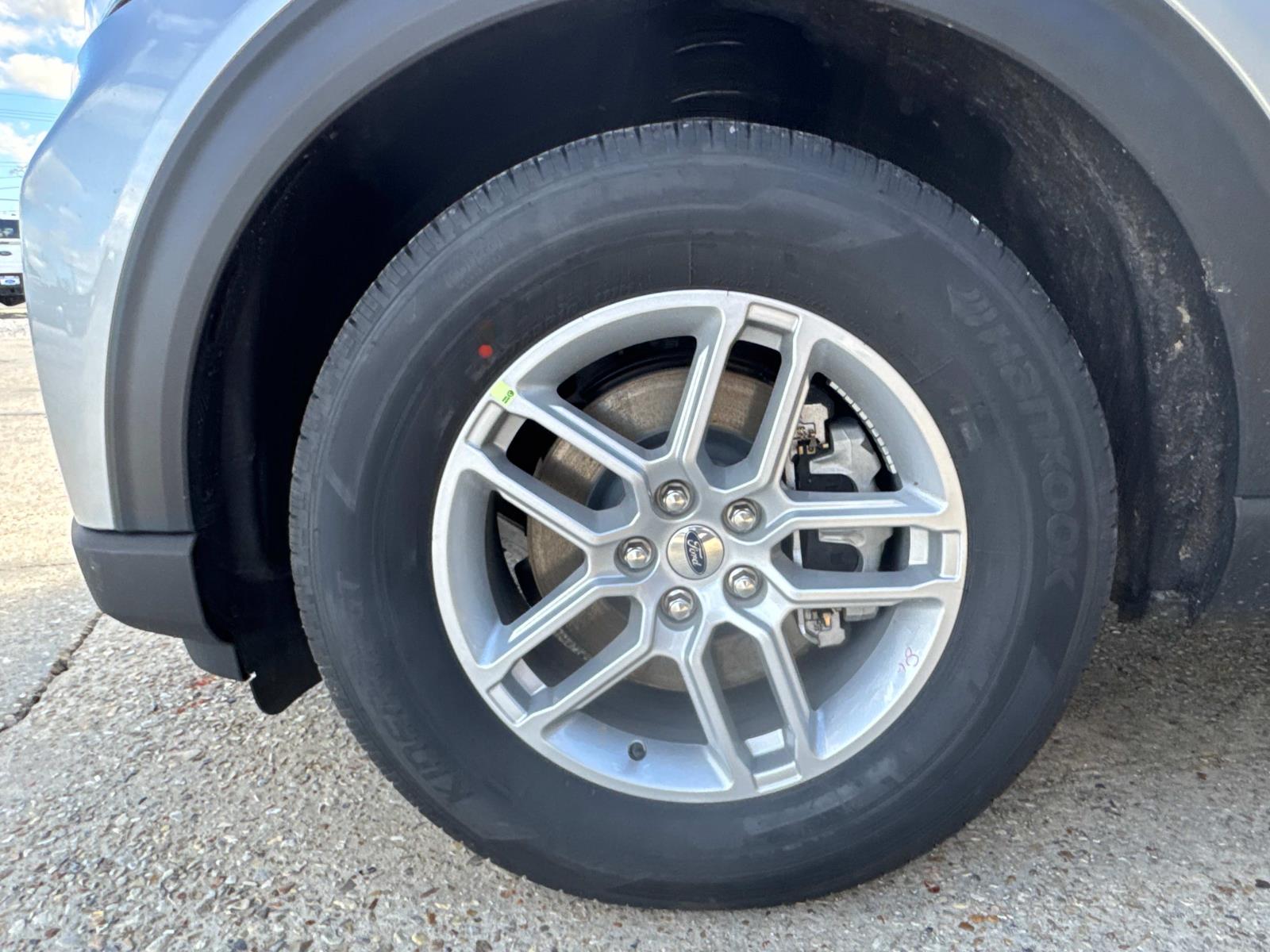 2025 Ford Explorer Active RWD photo