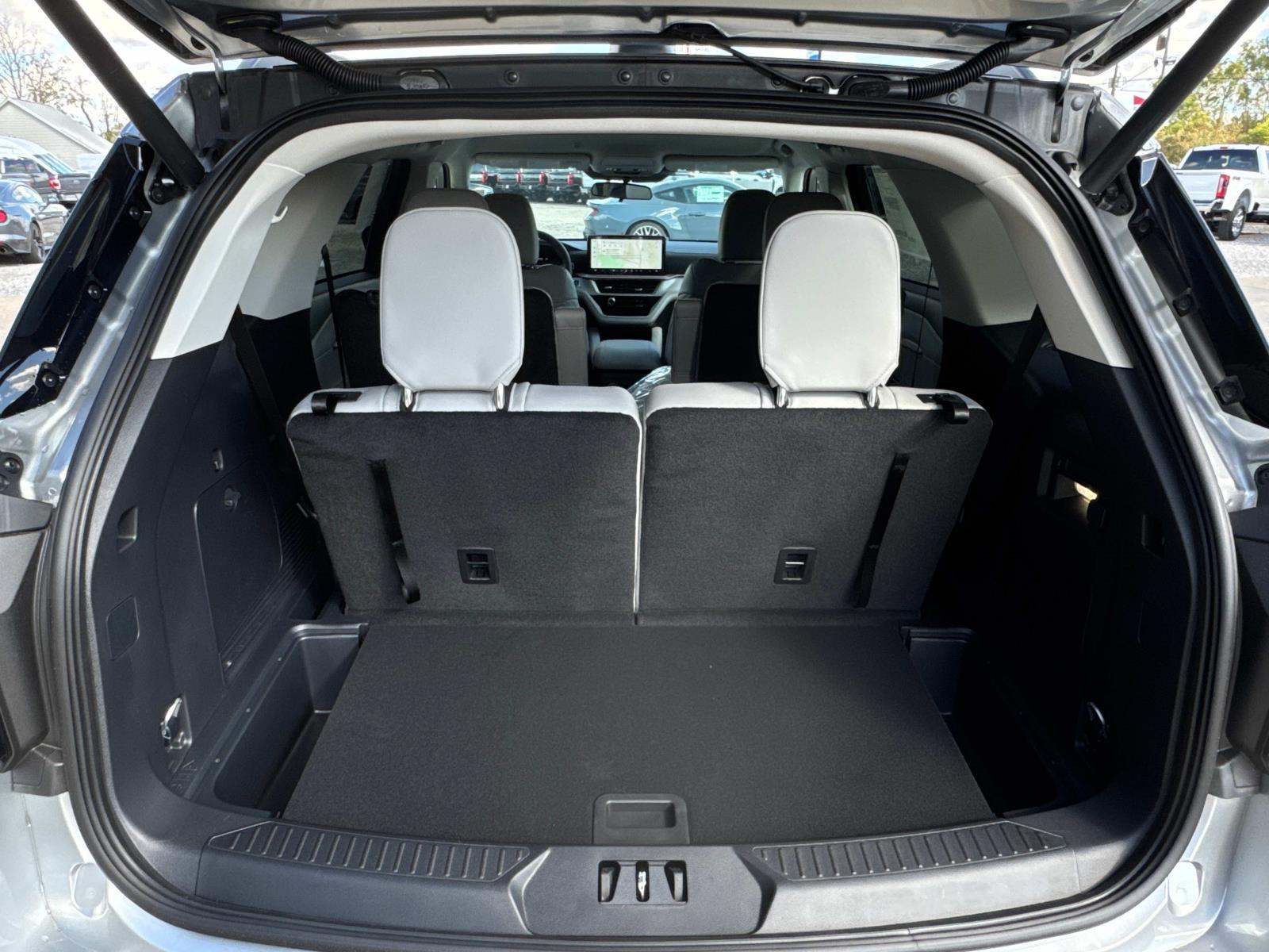 2025 Ford Explorer Active RWD photo