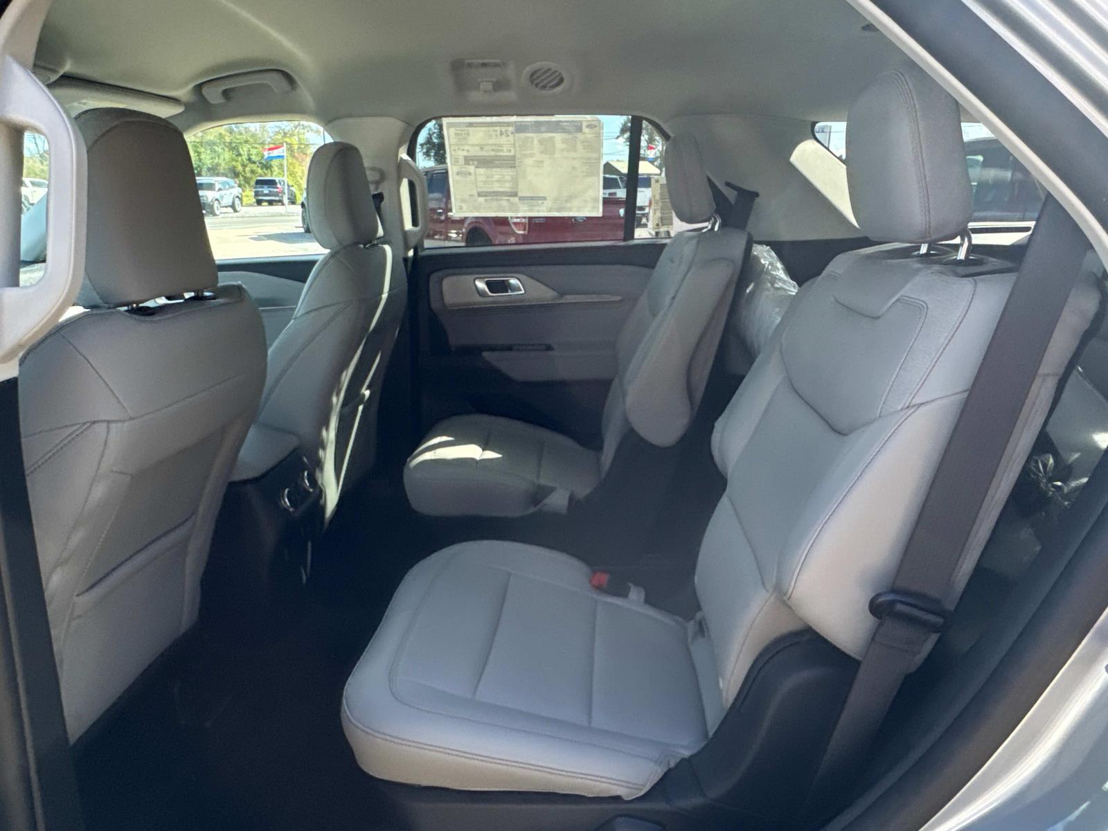 2025 Ford Explorer Active RWD photo