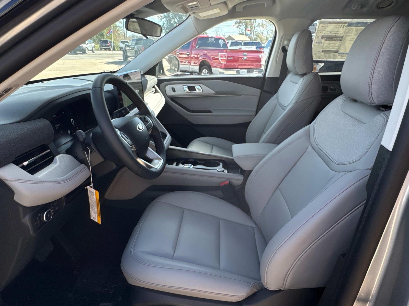 2025 Ford Explorer Active RWD photo