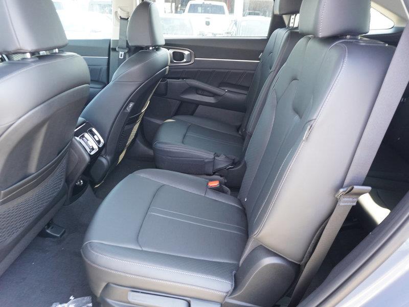 2025 Kia Sorento SX photo