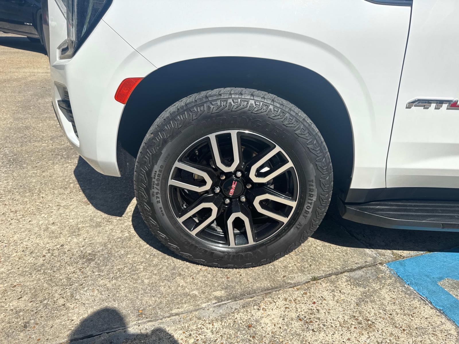2024 GMC Yukon XL 4WD 4dr AT4 photo