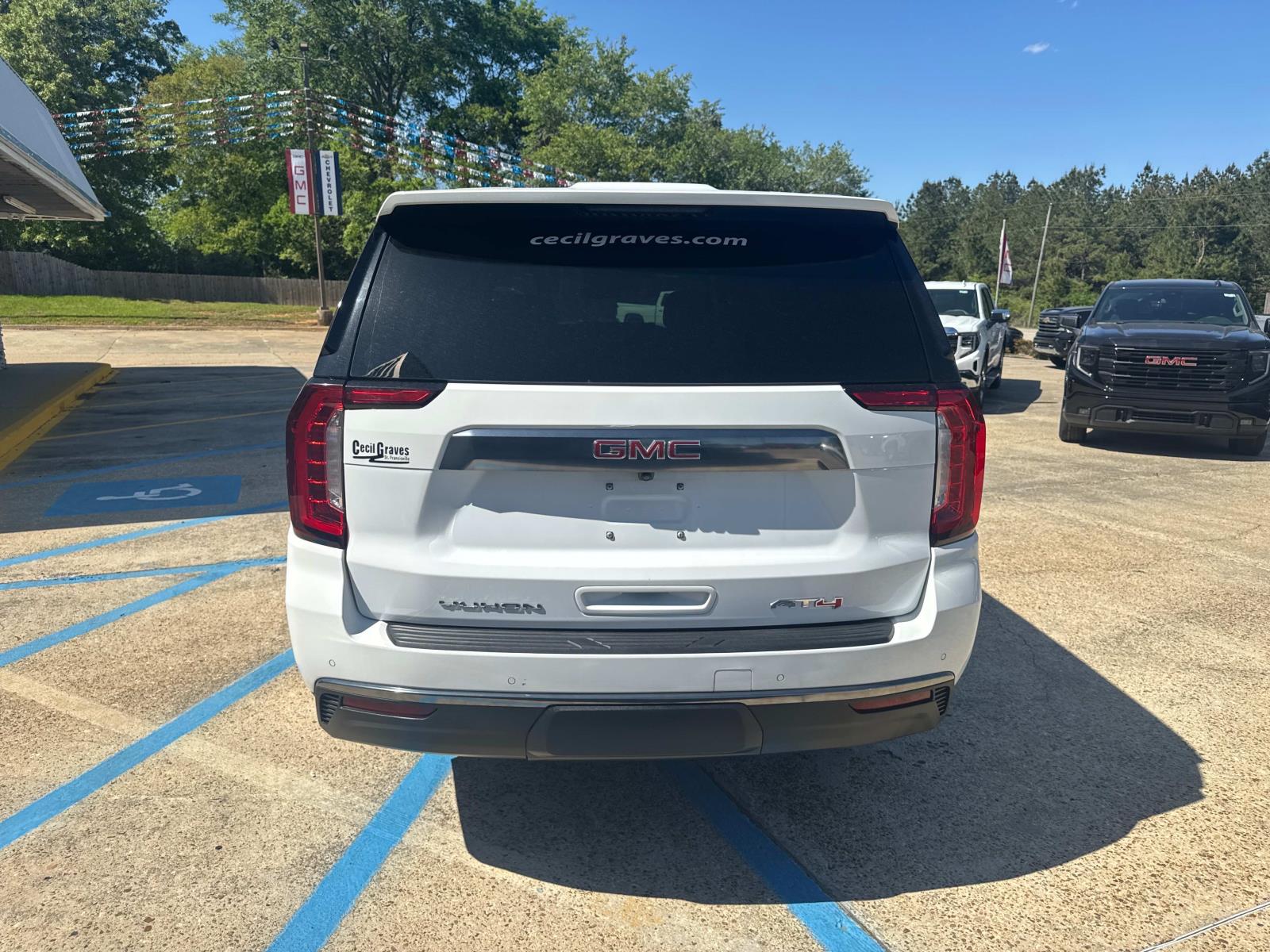 2024 GMC Yukon XL 4WD 4dr AT4 photo