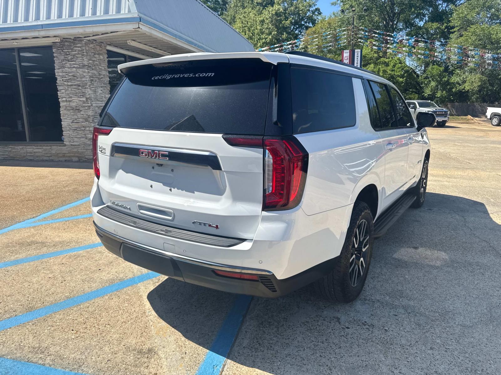 2024 GMC Yukon XL 4WD 4dr AT4 photo
