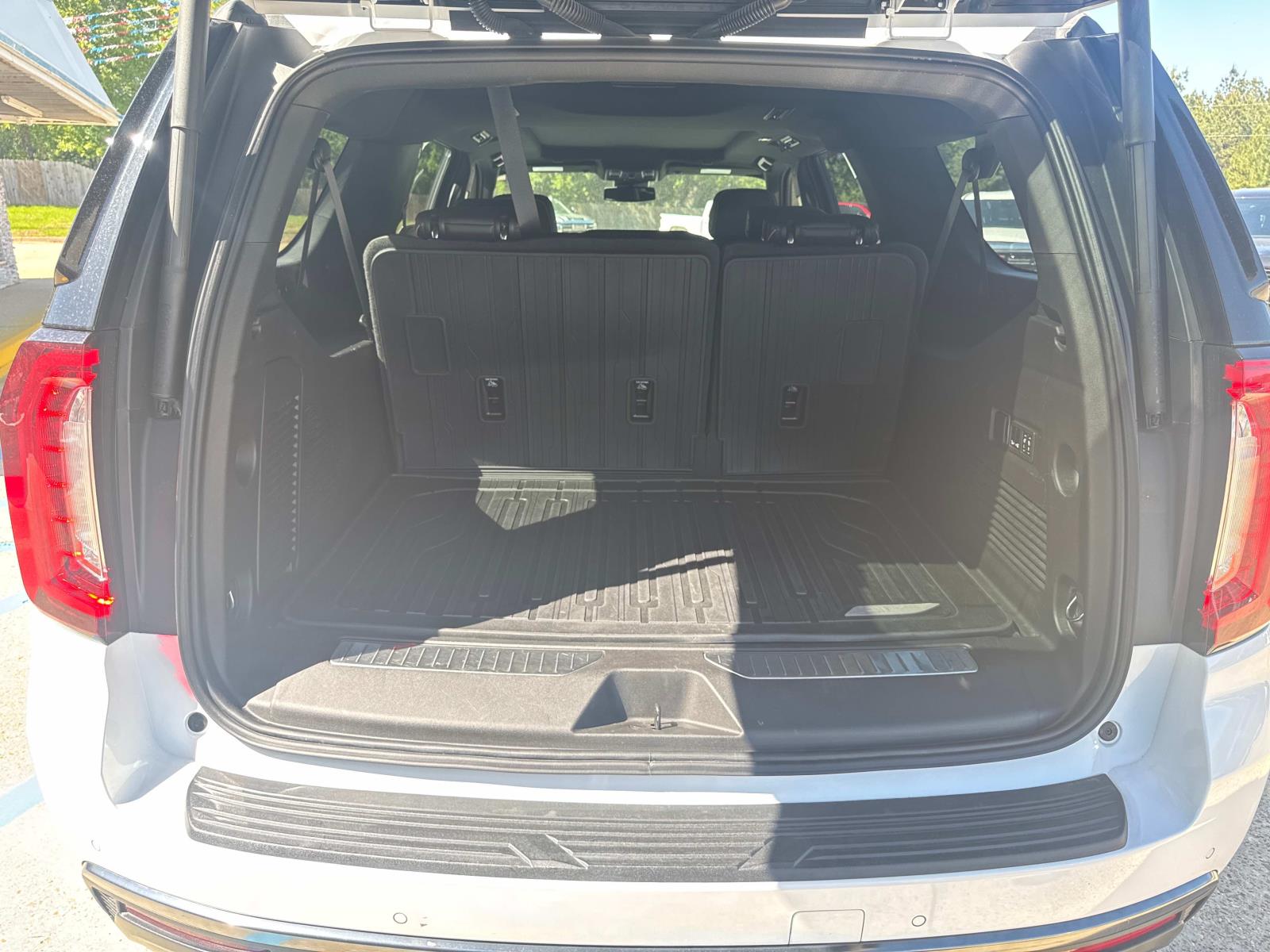 2024 GMC Yukon XL 4WD 4dr AT4 photo