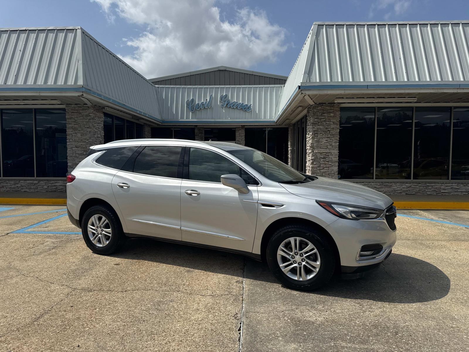 2018 Buick Enclave FWD 4dr Essence photo