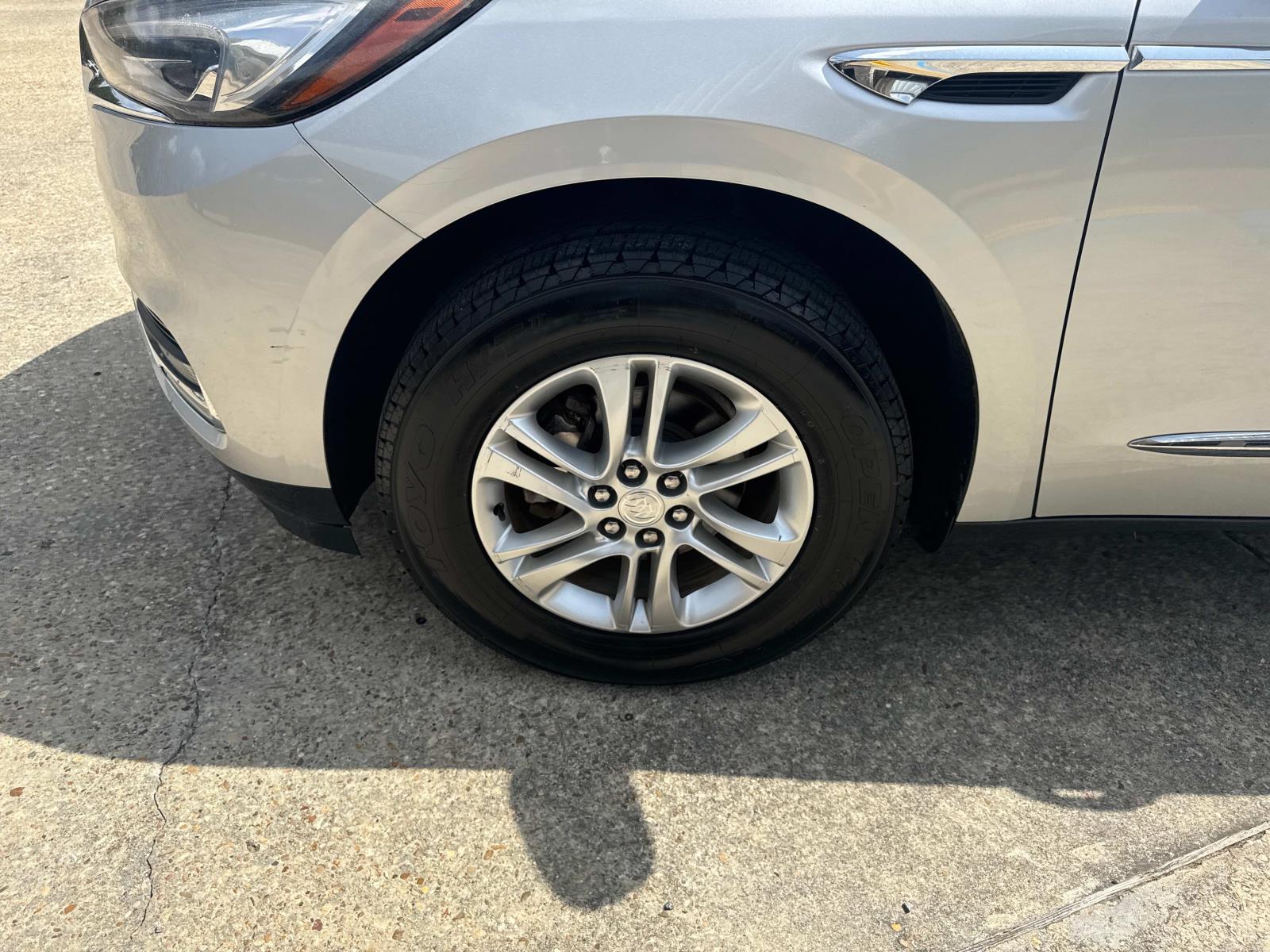 2018 Buick Enclave FWD 4dr Essence photo