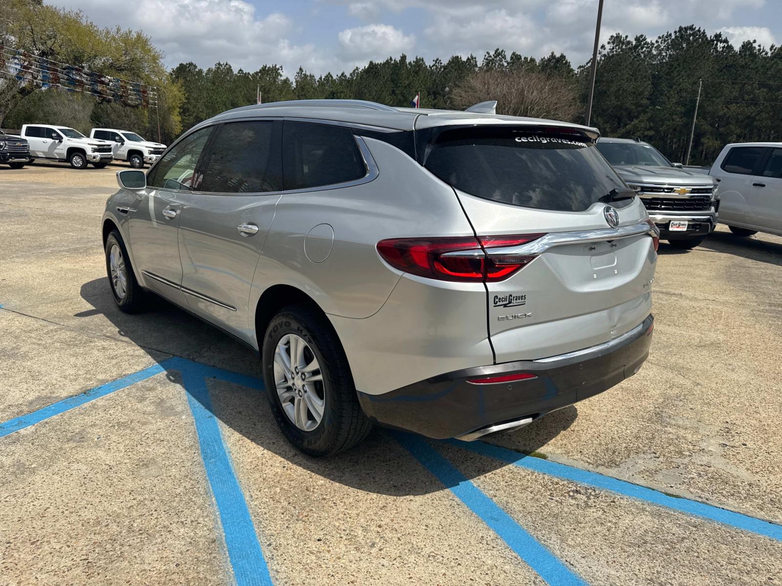 2018 Buick Enclave FWD 4dr Essence photo