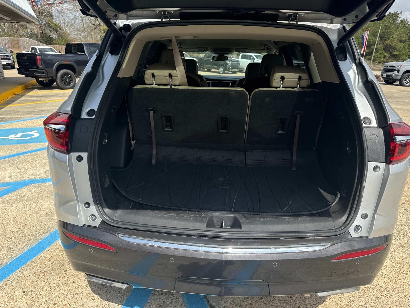 2018 Buick Enclave FWD 4dr Essence photo