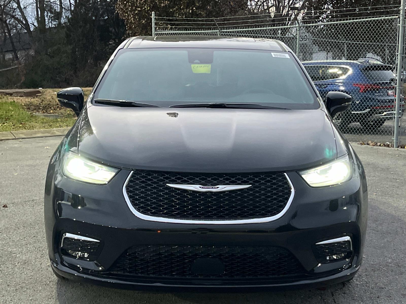 2025 Chrysler Pacifica Select FWD photo