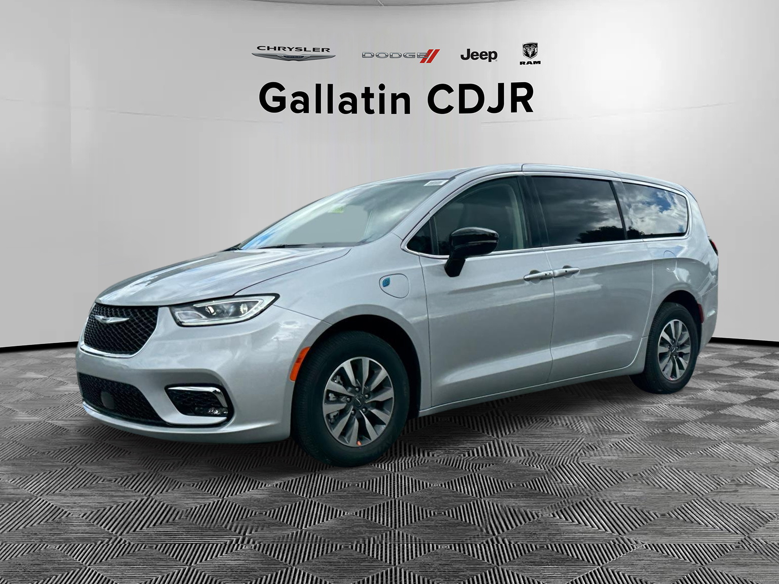 2024 Chrysler Pacifica Hybrid Select photo