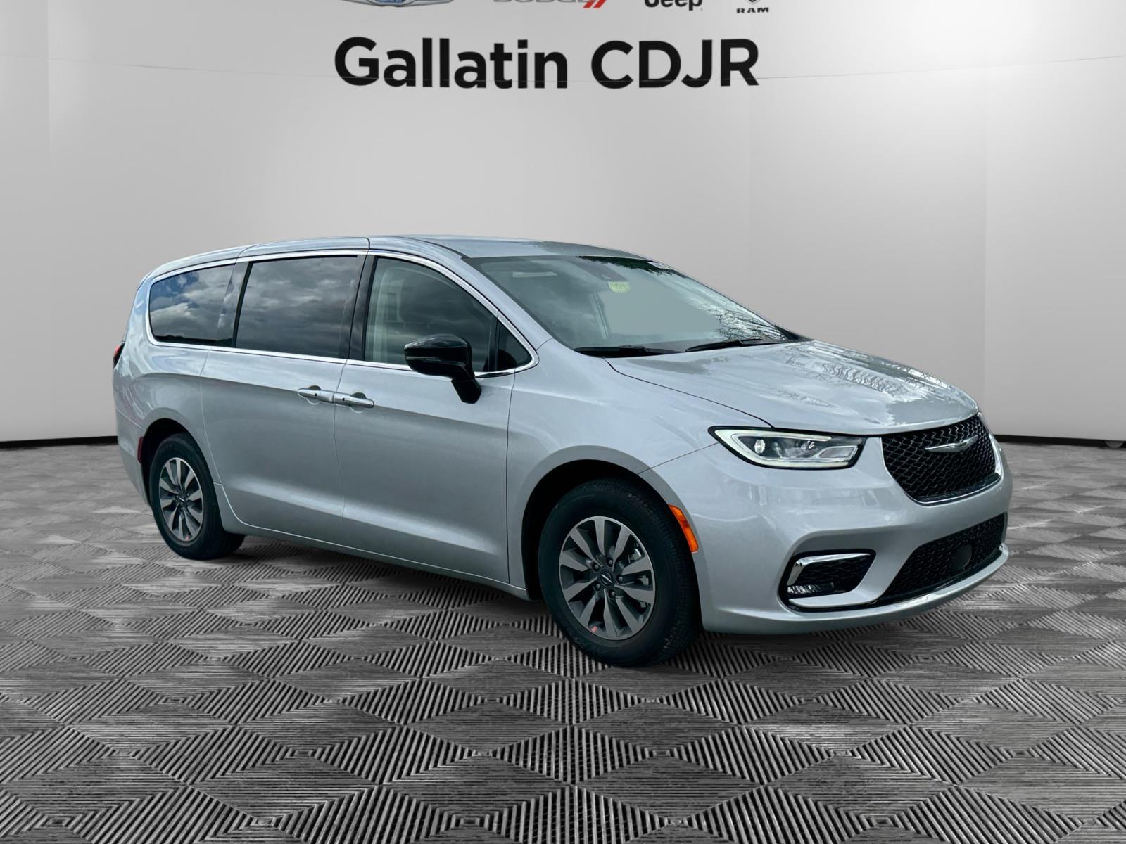 2024 Chrysler Pacifica Hybrid Select photo
