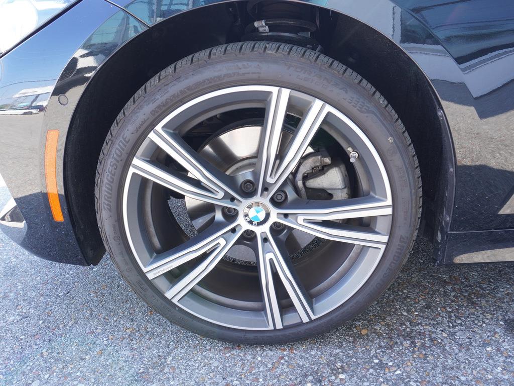 2024 BMW 3-Series 330i photo