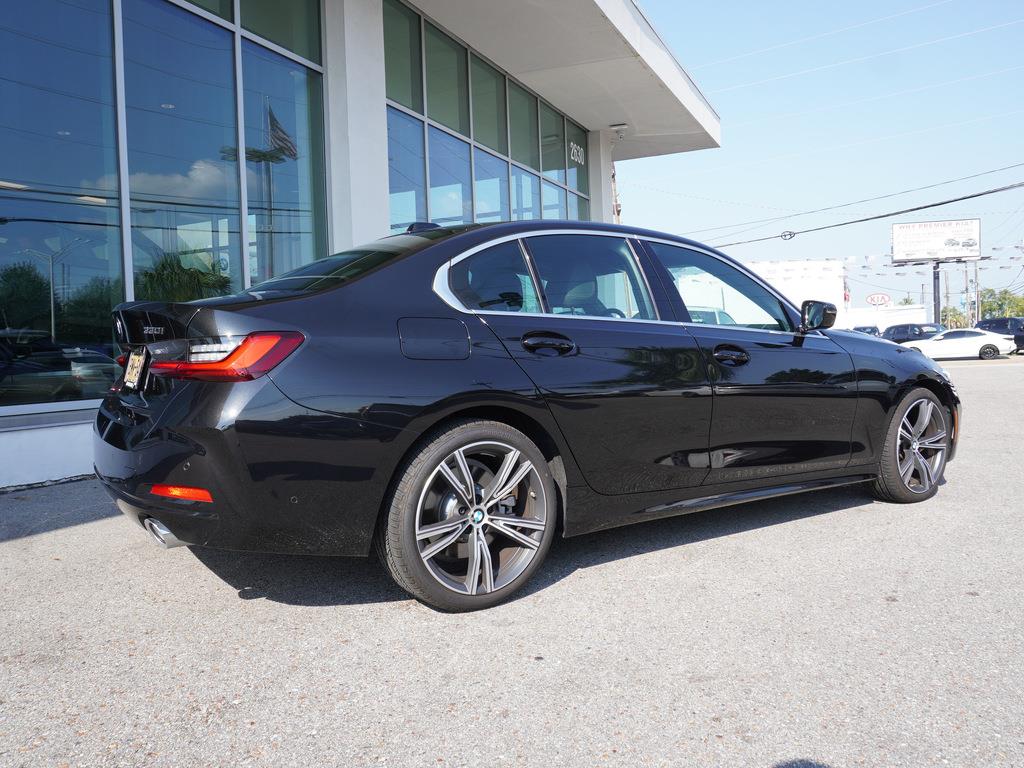 2024 BMW 3-Series 330i photo