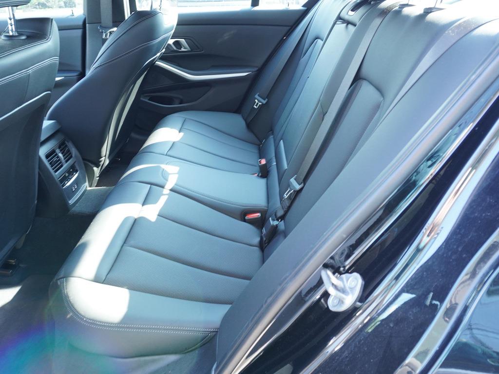 2024 BMW 3-Series 330i photo