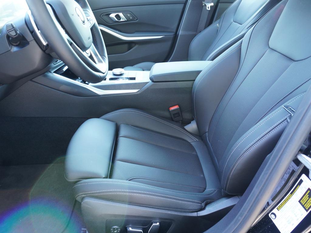 2024 BMW 3-Series 330i photo