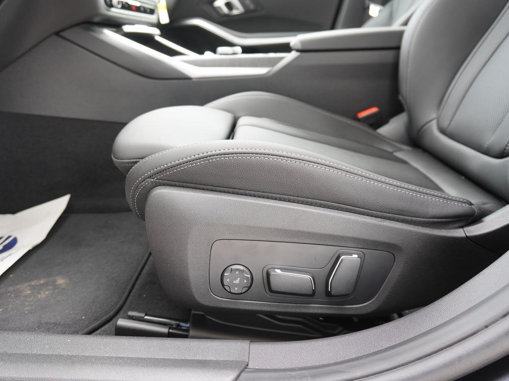 2024 BMW 3-Series 330i photo