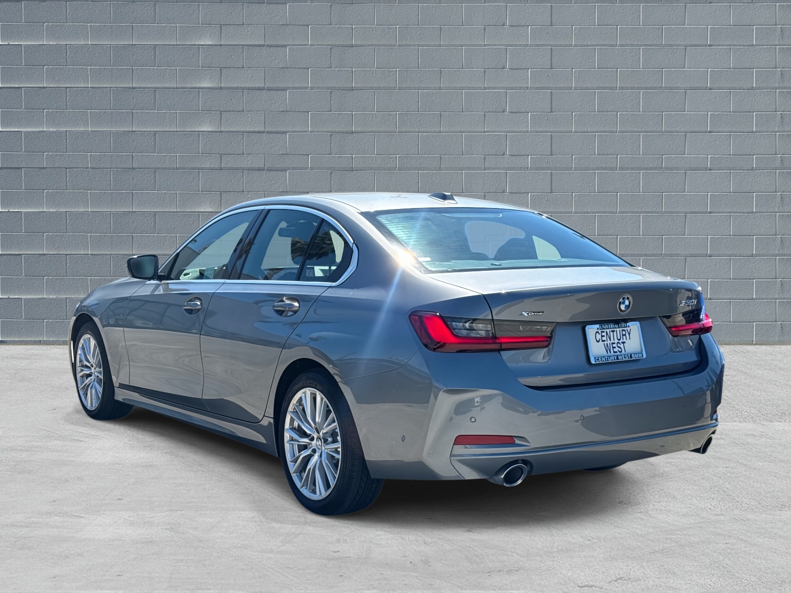 View vehicle photo 3