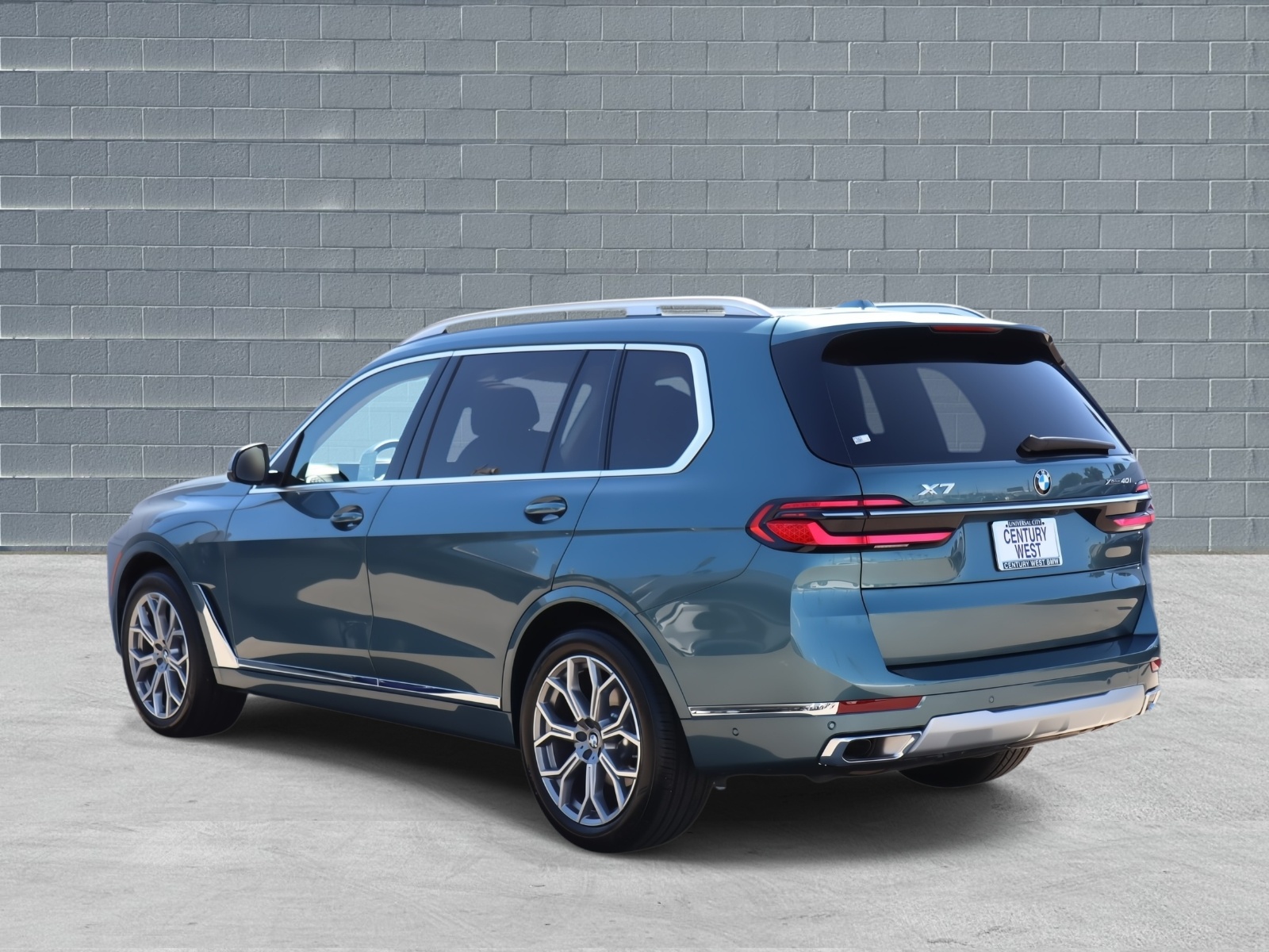 View vehicle photo 7